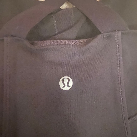 Bundle of 2 Lululemon tanks - Picture 7 of 11